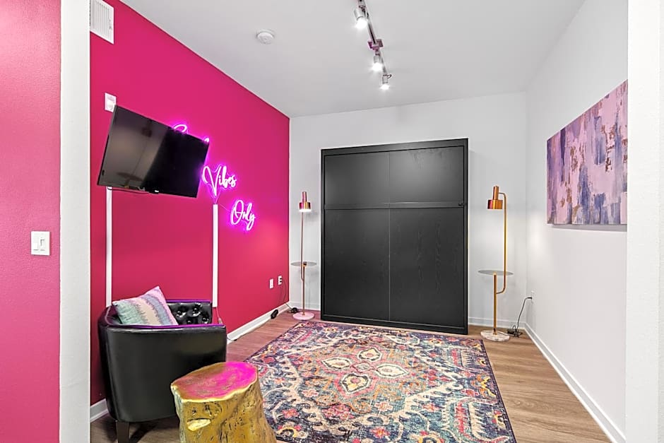 Fairfax District Chic City Oasis 2 BR Apt with Den 136