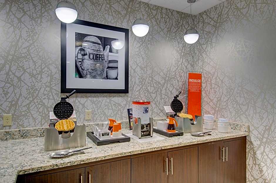 Hampton Inn & Suites Boston/Stoughton