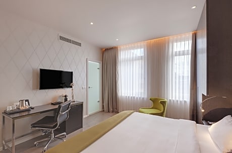 Executive King Bed