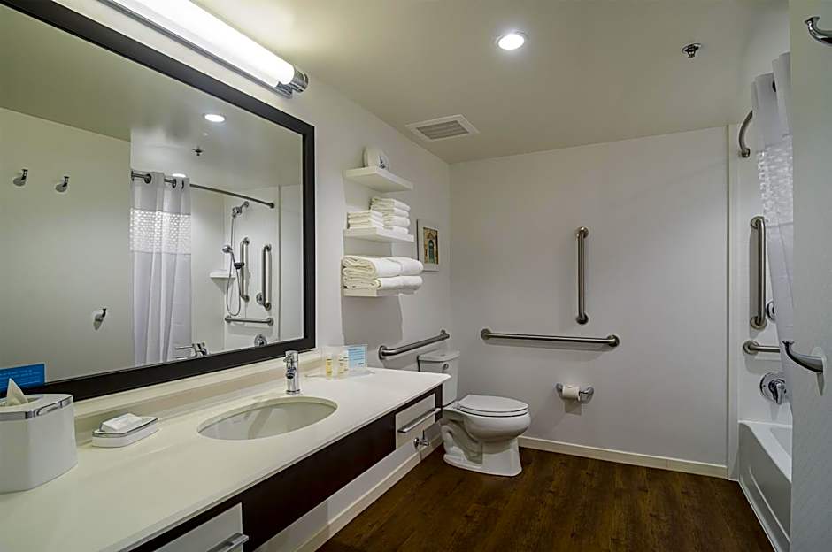 Hampton Inn Chicago North/Loyola Station