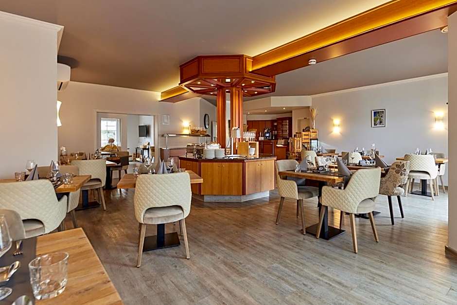 Moselhotel Weinhaus Simon `Sauna`Restaurant`ELadesäule