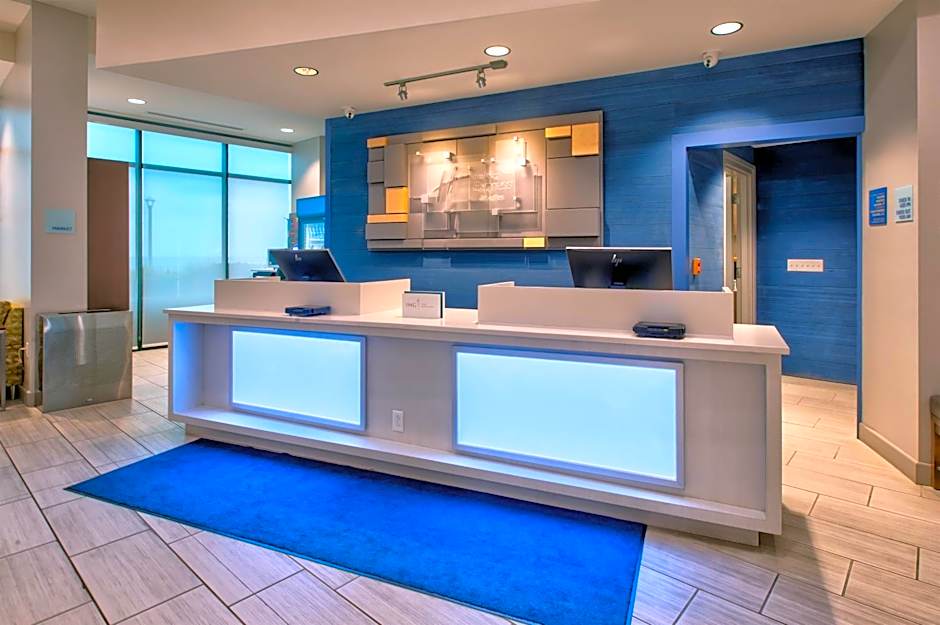 Holiday Inn Express & Suites VA Beach Oceanfront, an IHG Hotel