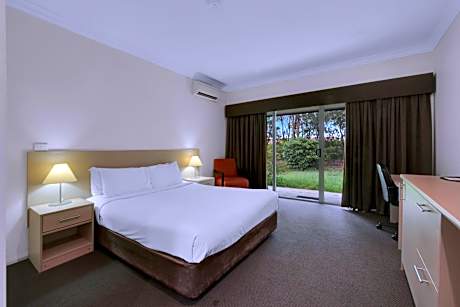 Deluxe Queen Room-Pet Friendly