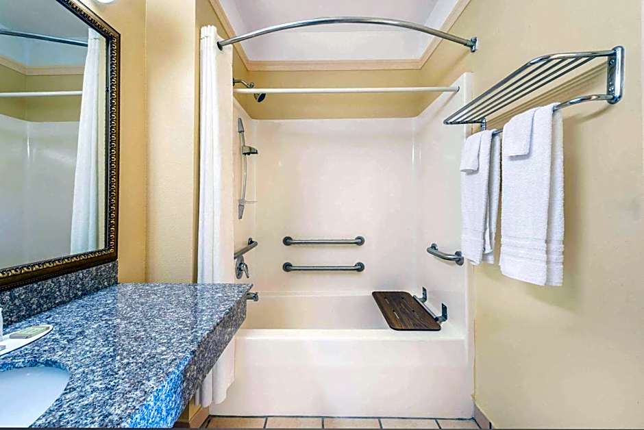 Super 8 by Wyndham Greenville