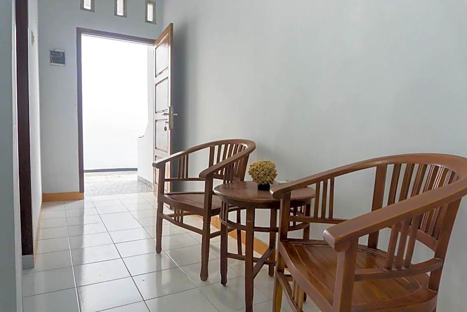 OYO 801 Hansa Homestay