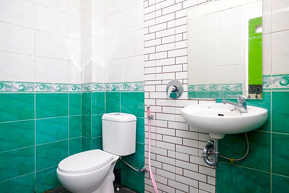 Urbanview Hotel AVA Semarang near Akademi Kepolisian Semarang by RedDoorz