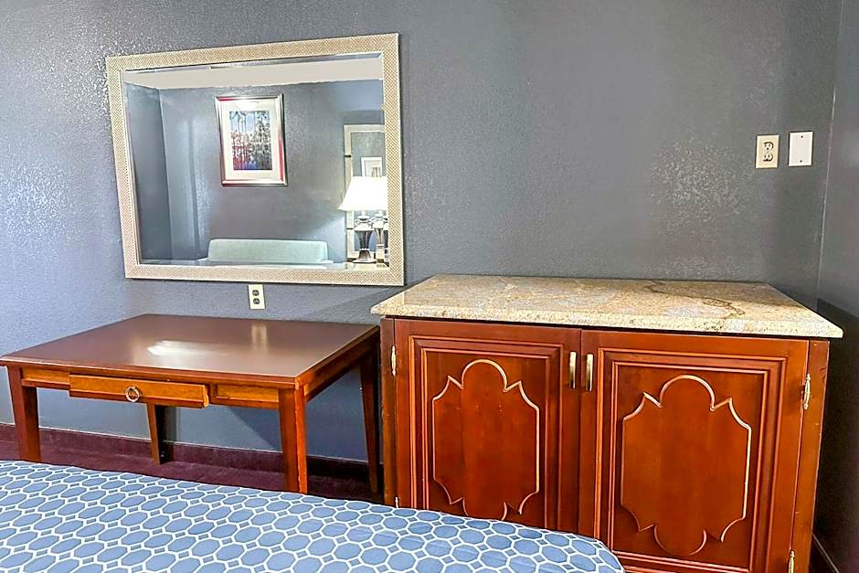 Hahira Inn By OYO near Valdosta