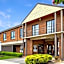 Holbrook Town Centre Motor Inn