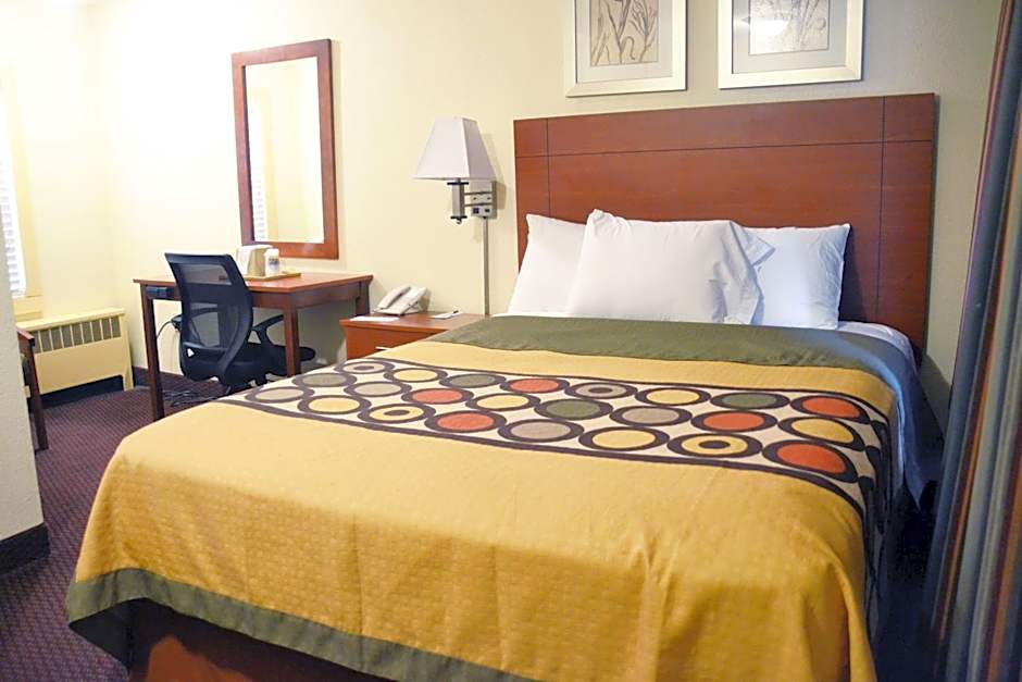 Photo 1 of 2 of 1 Queen Bed