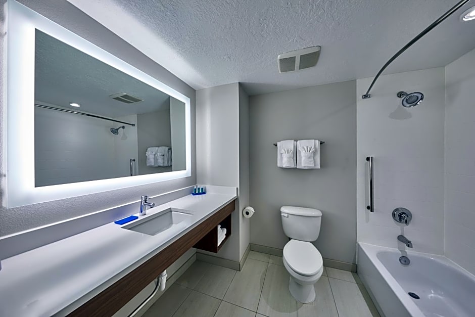 Holiday Inn Express Hotel & Suites Medford-Central Point, an IHG Hotel