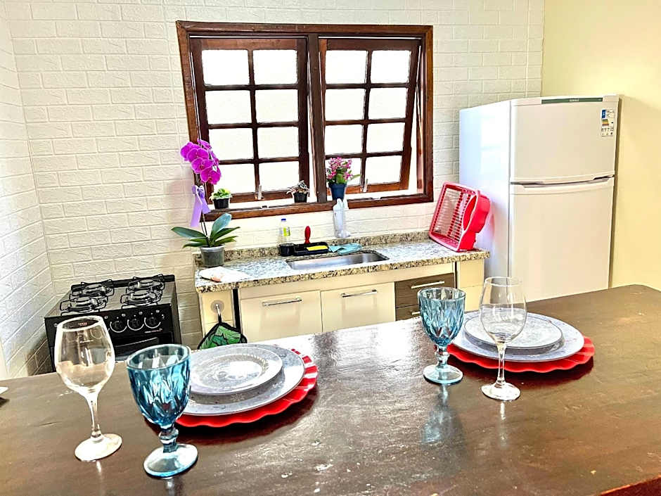 Studio pé na areia com área de churrasco privativa