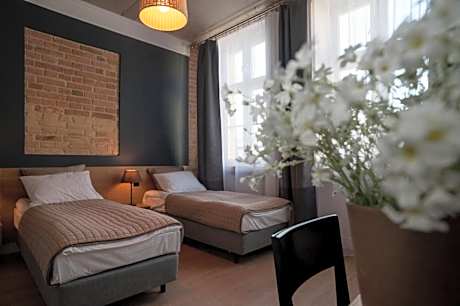 Qbatura Cafe & Hotel