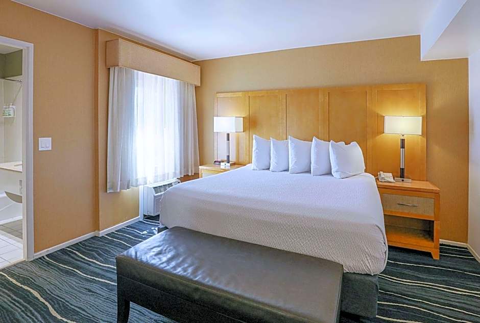 Ramada by Wyndham Costa Mesa/Newport Beach