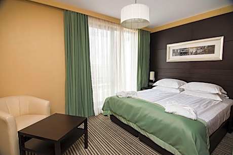 Apartment - Queen Bed