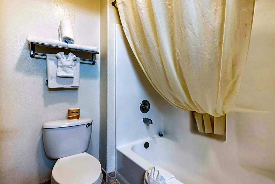 Econo Lodge Pueblo North