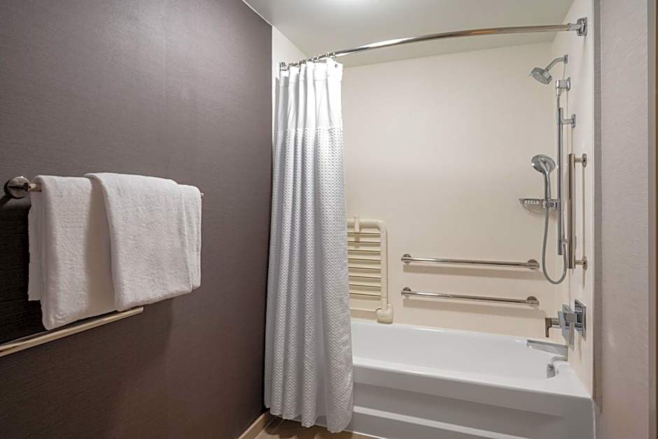 Courtyard by Marriott Columbus Airport