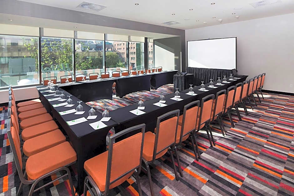 Holiday Inn Hotel & Suites Montreal Centre-ville Ouest By IHG