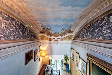 The Leoncino Hotel