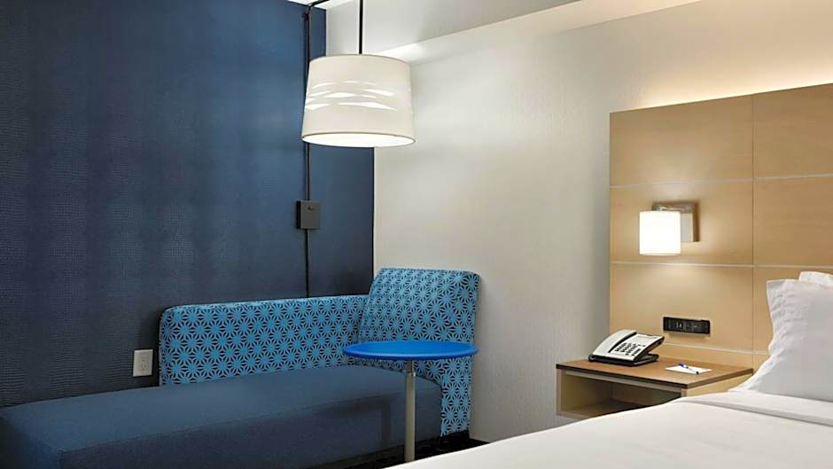 Holiday Inn Express Williamsbrg Busch Gardens Area By IHG
