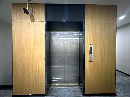Baowan Hotel (Guangzhou Shangxiajiu Changshou Road Subway Station)