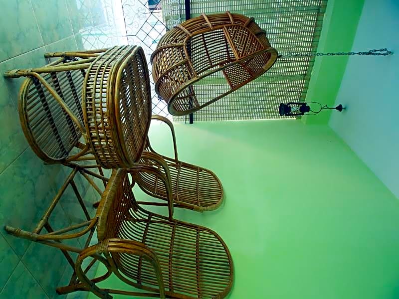 El - Paradiso Home Stay