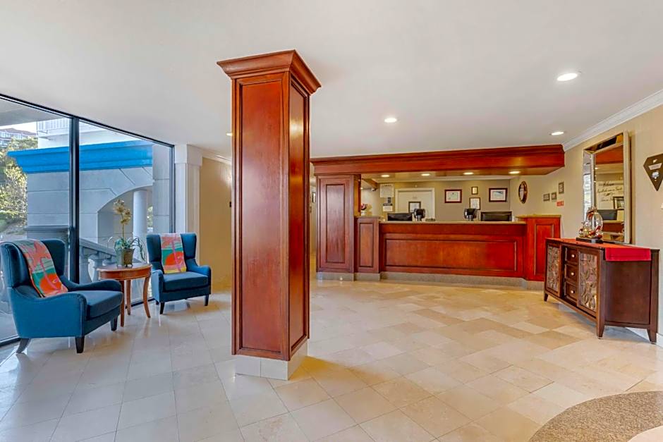 Best Western Plus Marina Shores Hotel