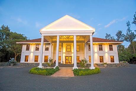 Amani Safari Lodge and Restaurant