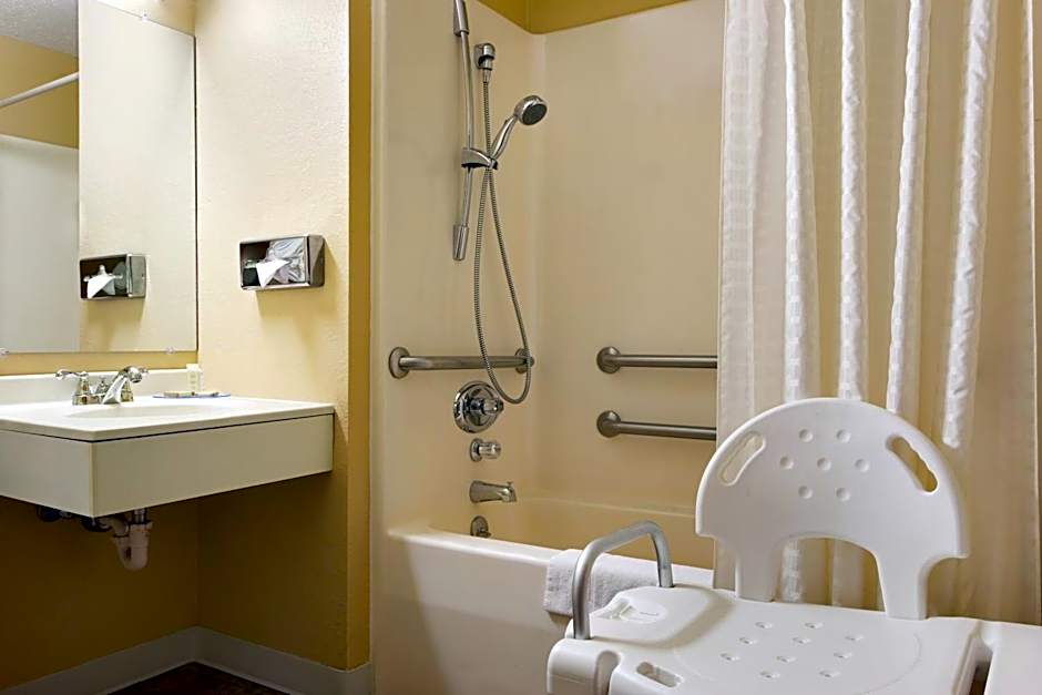 Super 8 by Wyndham Marion