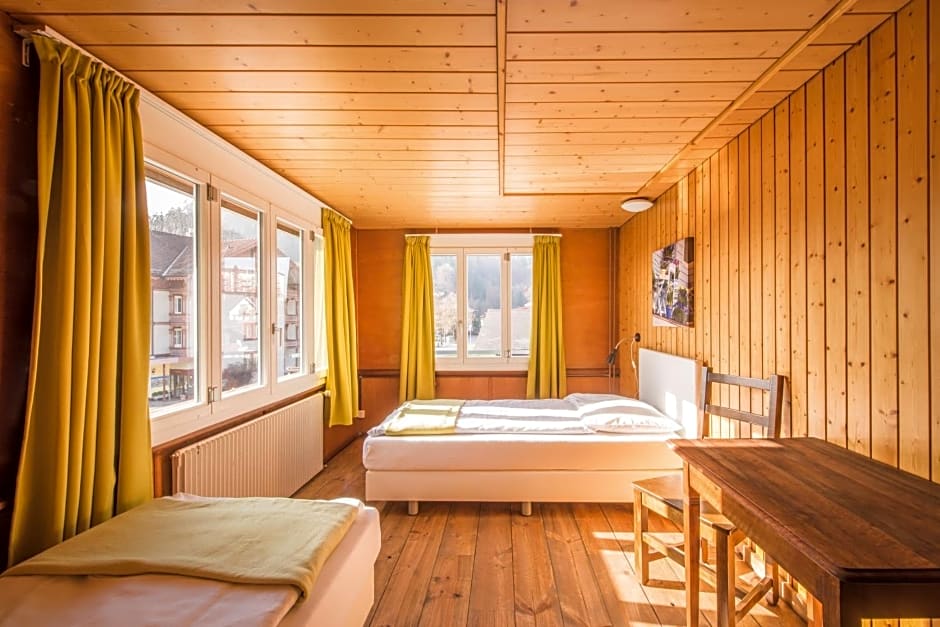 Hotel Tell and Apartments