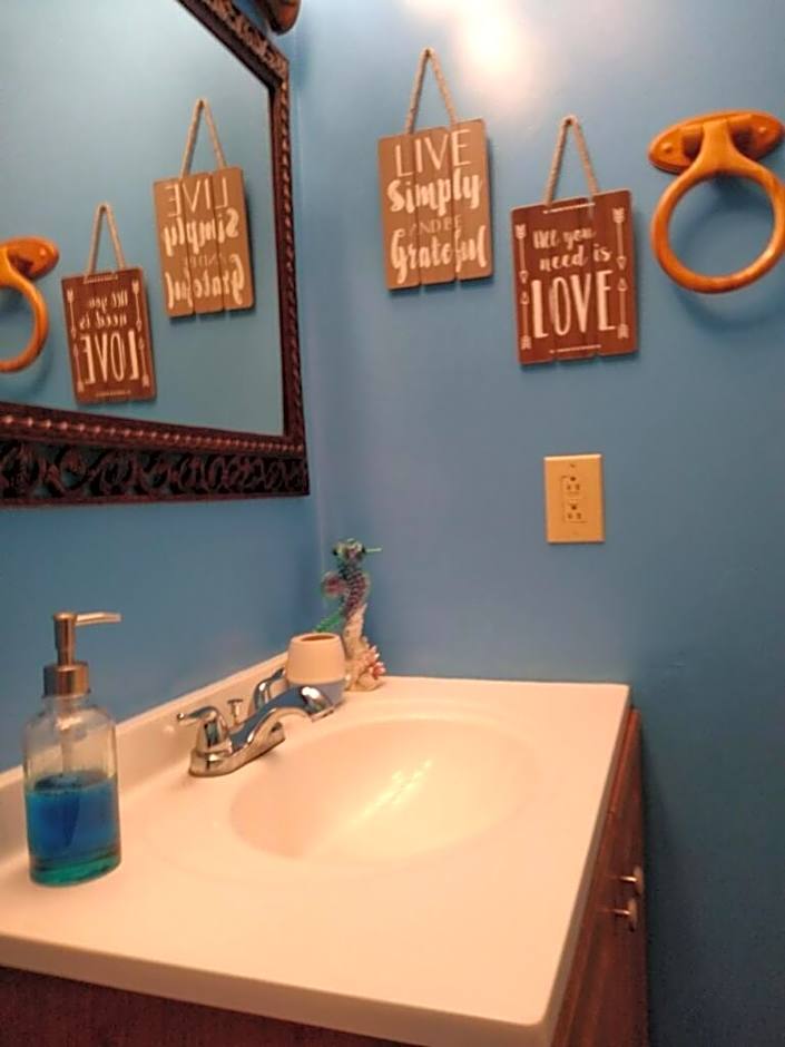 Charming SPI family condo - walking distance to the beach, Sleeps 6, Third Floor, 2026 Traveler Award