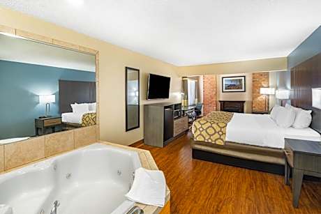 Deluxe King Studio Suite - Non-Smoking