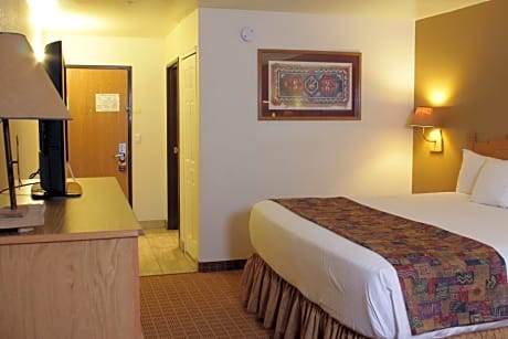 King Room with Walk-In Shower - Disability Access/Pool Side