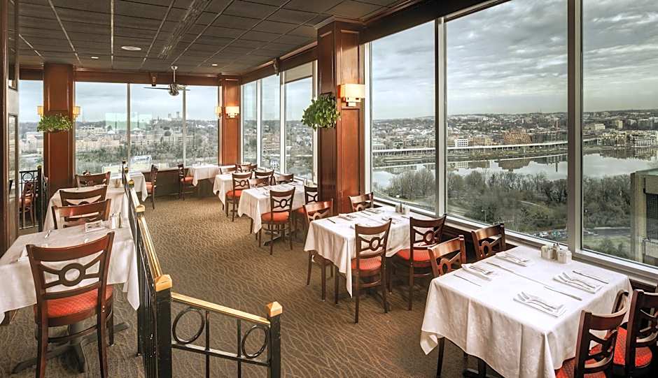Holiday Inn Rosslyn at Key Bridge