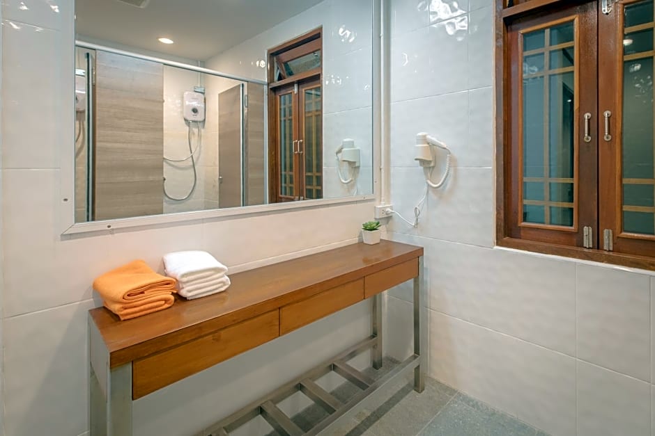 Tiny Taladnoi Hostel