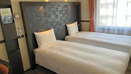 Twin Room - Non-Smoking