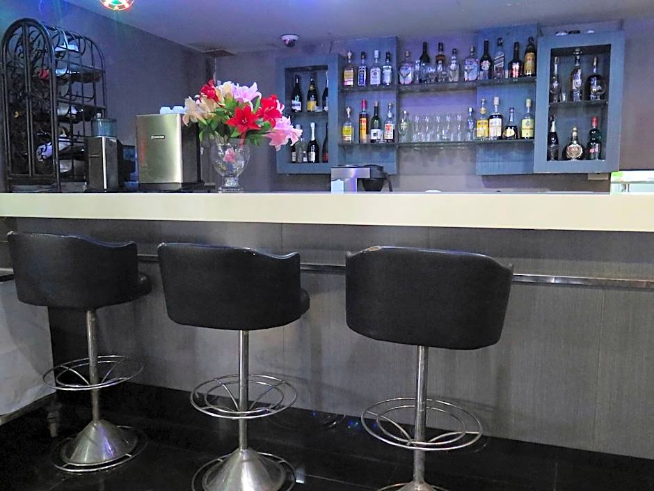Elegant Circle Inn