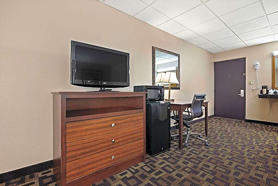 Rodeway Inn McPherson East