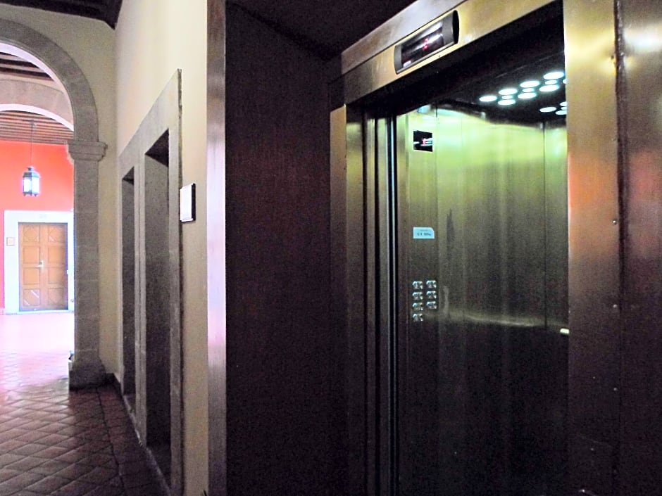 Hotel Virrey De Mendoza