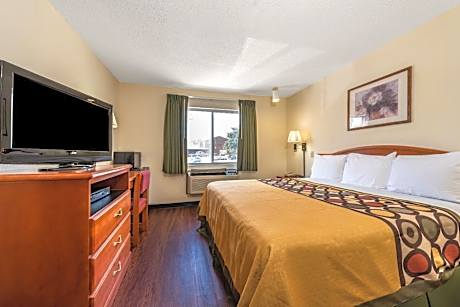 King Room with Roll-In Shower - Mobility Access/Non-Smoking