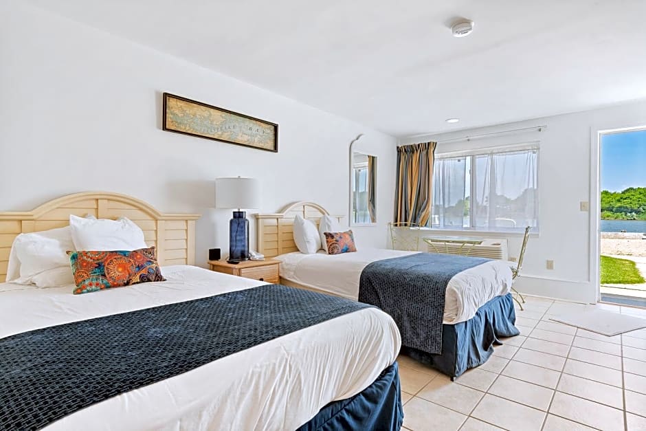 Lowes Wharf Marina Inn