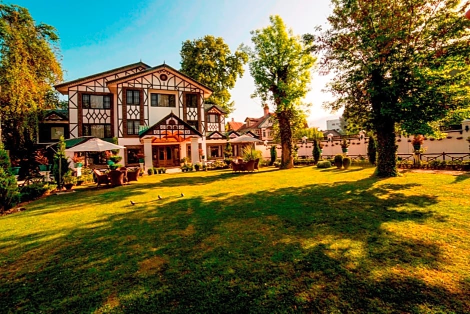 Lemon Tree Hotel Srinagar