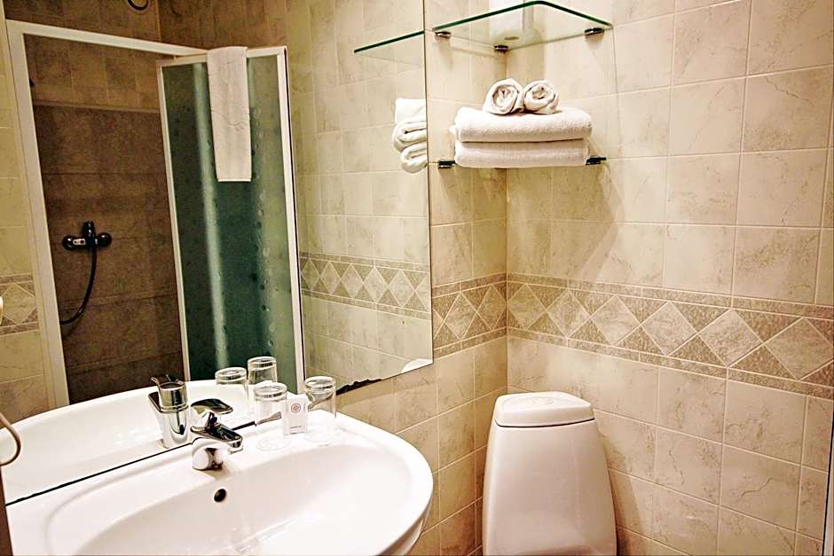 NB hotel with free parking