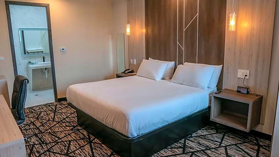 Comfeeni Inn and Suites