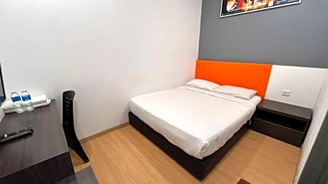 Double Bed -- No Window
