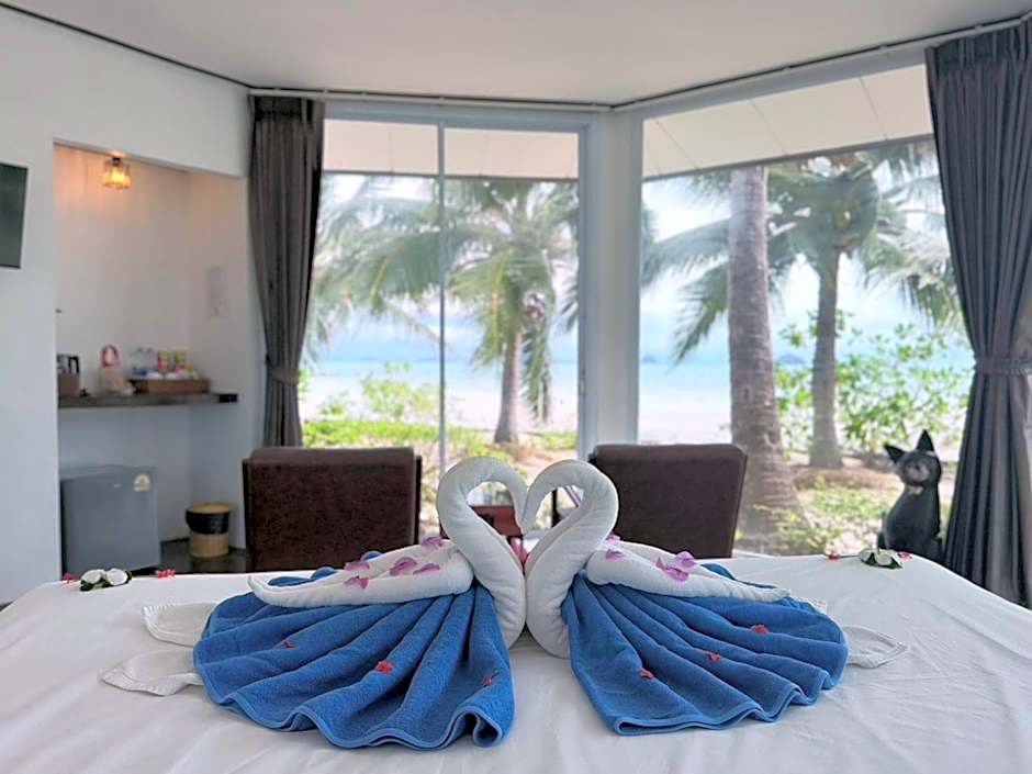 Photo 1 of 10 of Villa, Beachfront