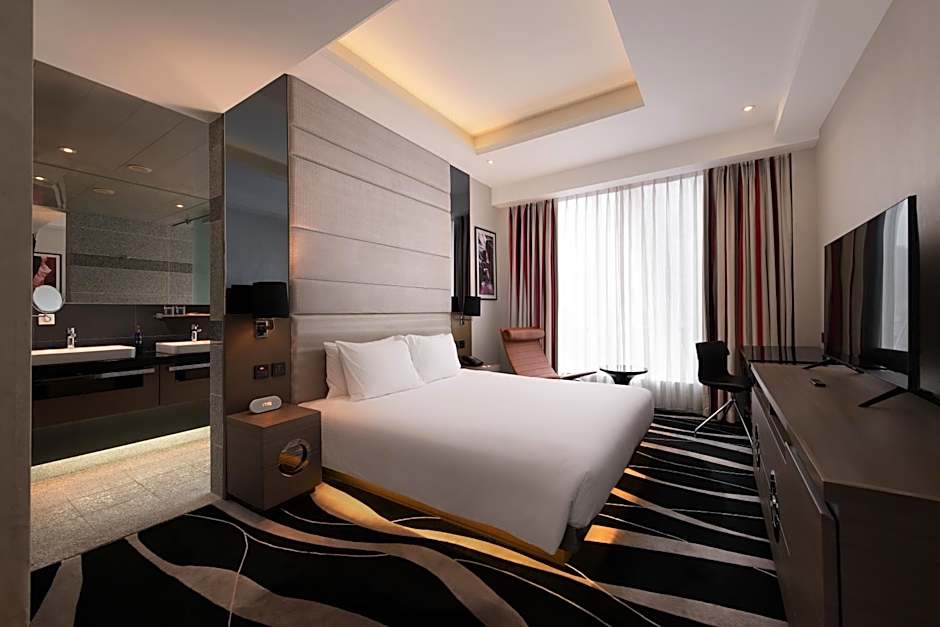 Photo 1 of 2 of Deluxe 1 King Bed