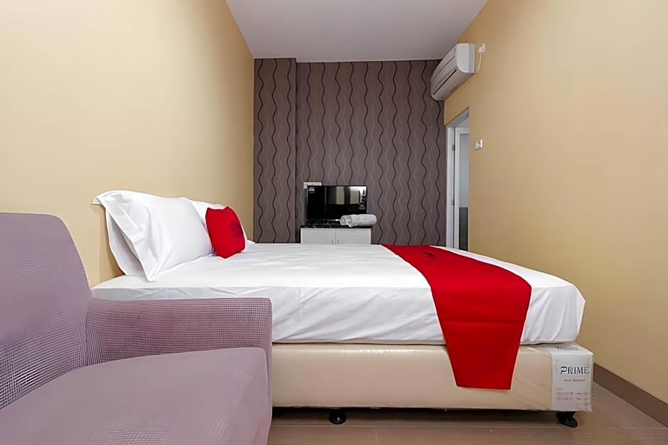 RedDoorz Plus @ Cipete Damai