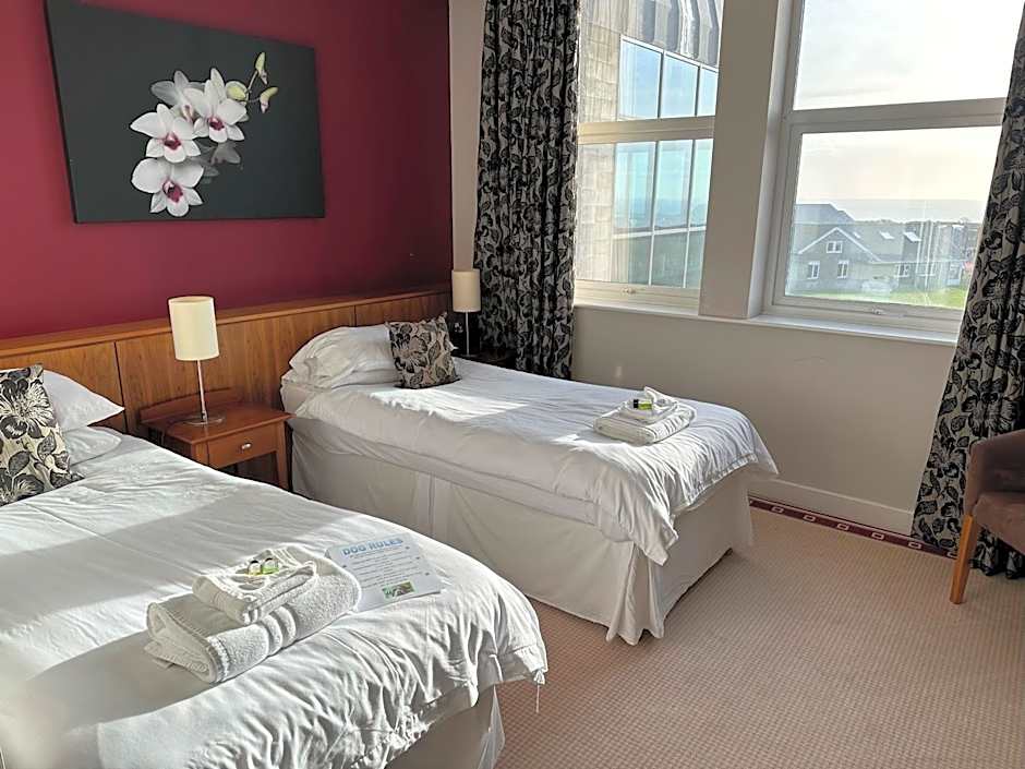 Admiralty Hotel & Restaurant