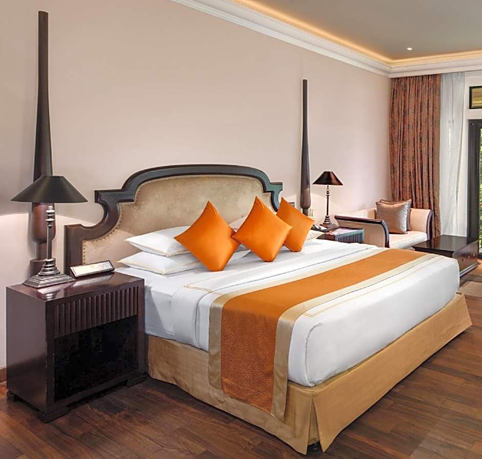 Zdjęcie 1 z 4 — Luxury Spa 1 King Bed, Jetted Tub