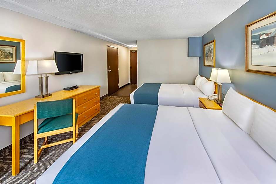 Crestwood Hotel